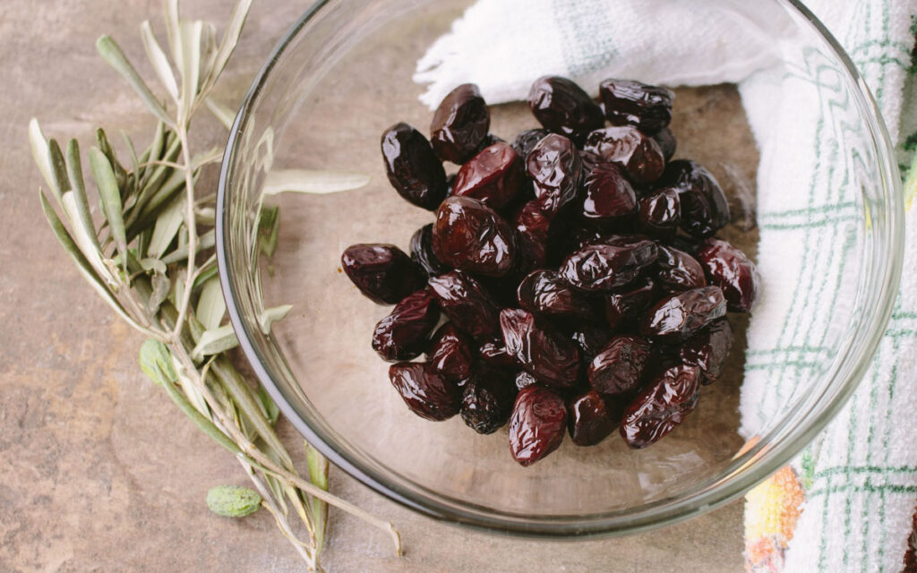 25 Black Fruits - The Ultimate List - My Vegan Minimalist