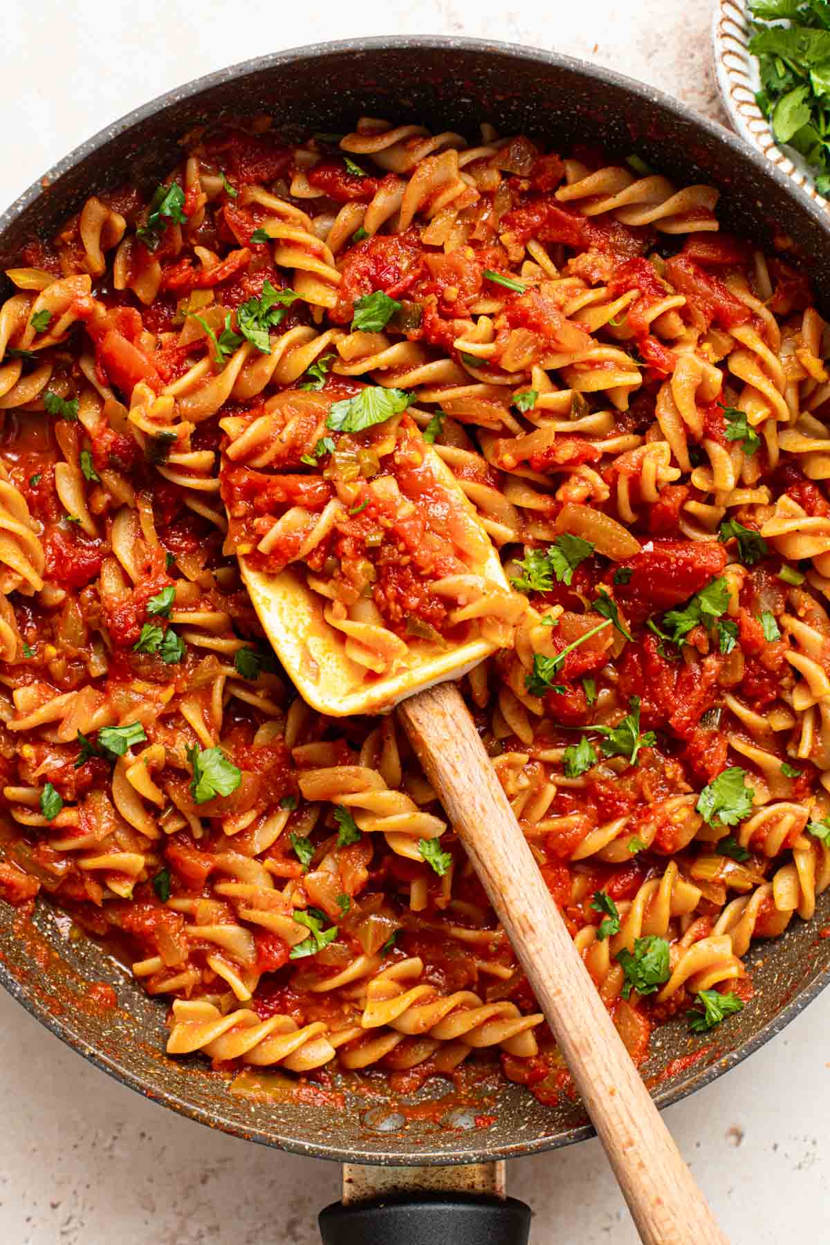A pan filled with pasta sauce.